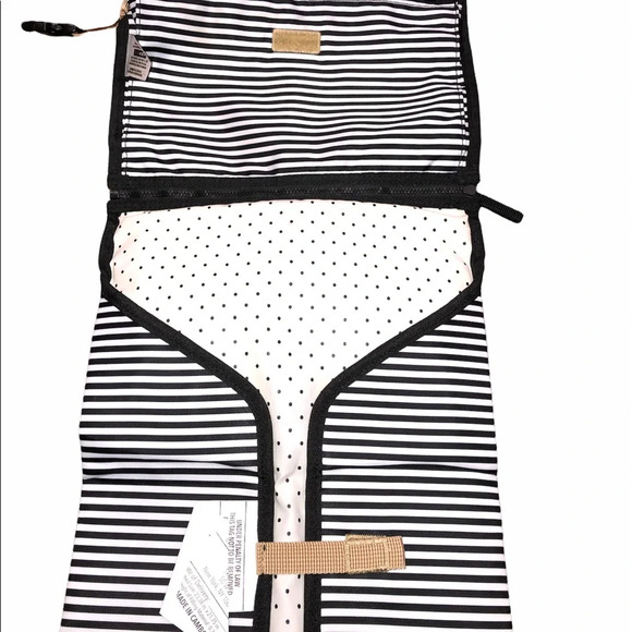 Skip Hop portable baby changing section bag - Picture 8 of 11